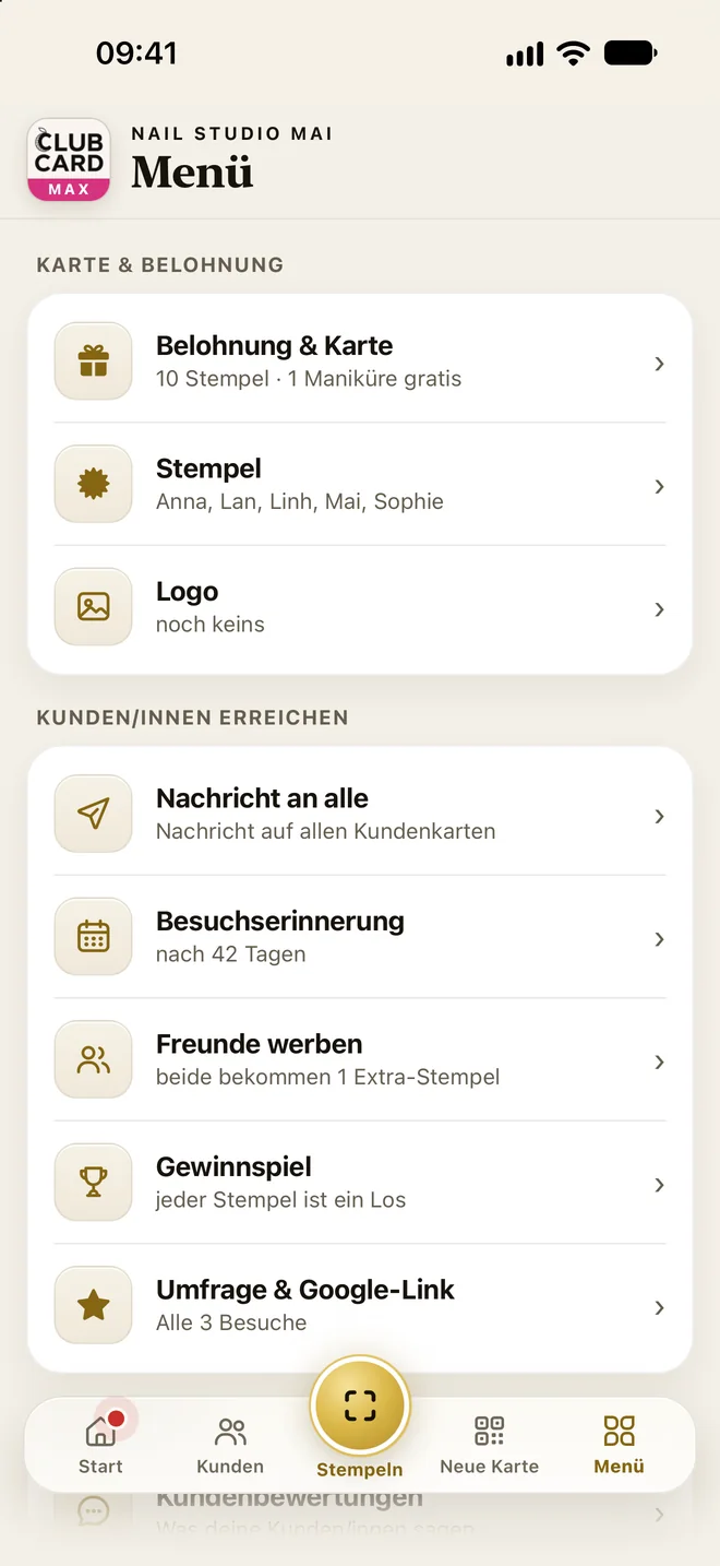 Ausschnitt aus dem Menü der App, Gruppe „Kunden/innen erreichen“: Nachricht an alle, Besuchserinnerung nach 42 Tagen, Freunde werben, Gewinnspiel sowie Umfrage und Google-Link.